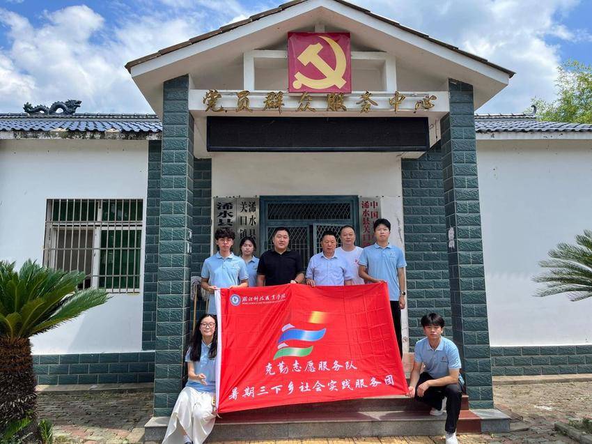 从课堂到田野：走访乡间寻路径，产业调研助振兴.docx
